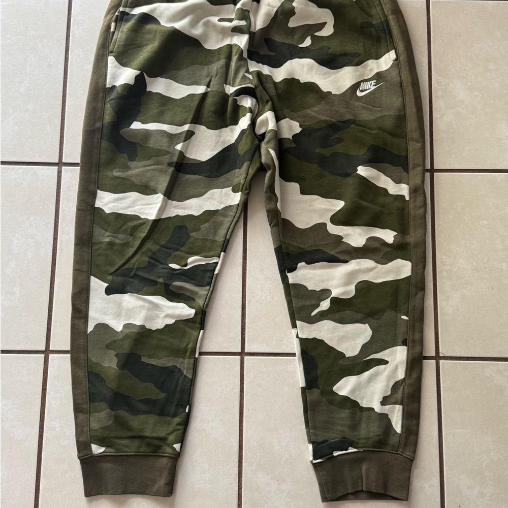 Nike camo pants